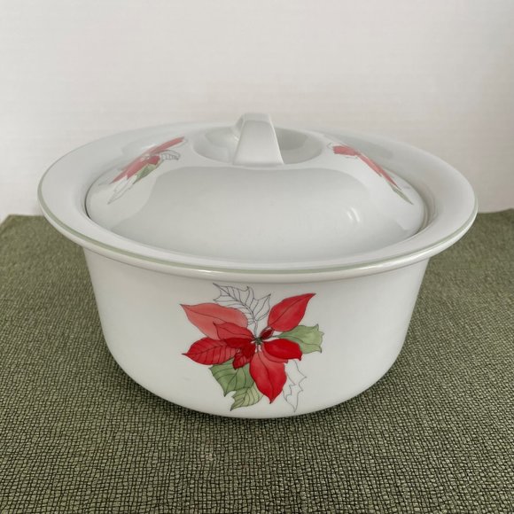 Vintage Poinsettia by BLOCK Christmas Holiday 2 Qt Round Covered Casserole/Lid - Picture 5 of 7